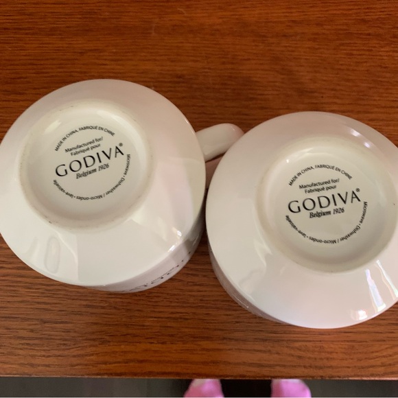Two Large Godiva Mugs - Picture 4 of 4